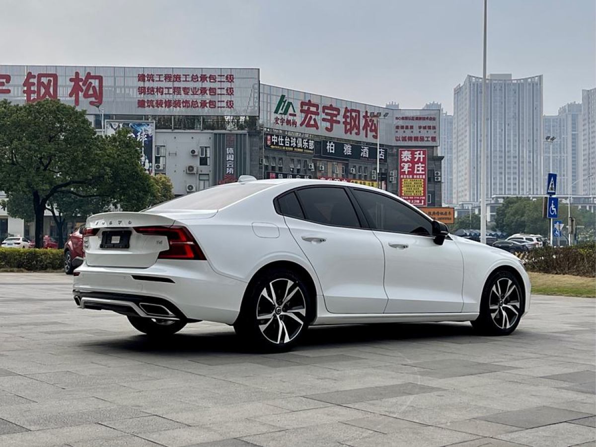 沃爾沃 S60L  2021款 T4 智遠(yuǎn)運(yùn)動版圖片