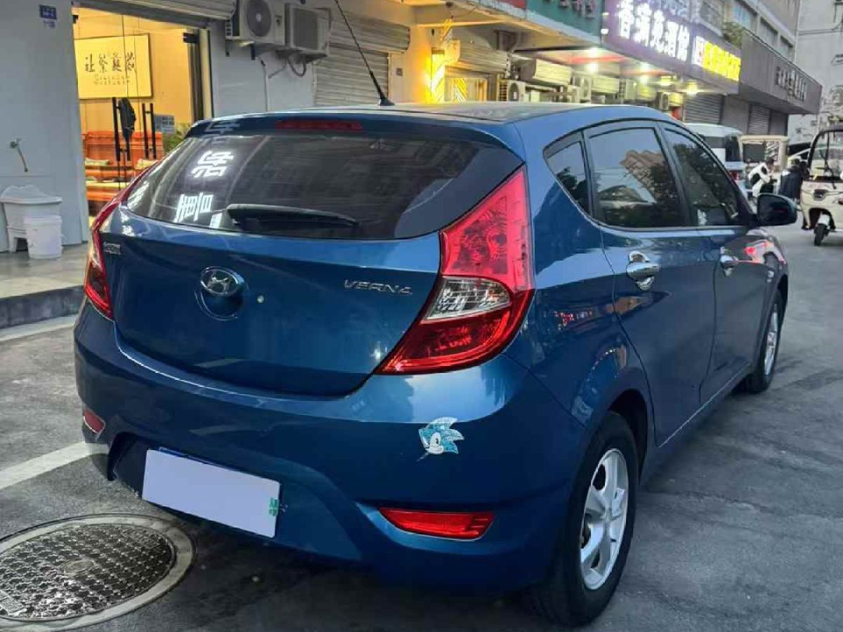 現(xiàn)代 瑞奕 圖片