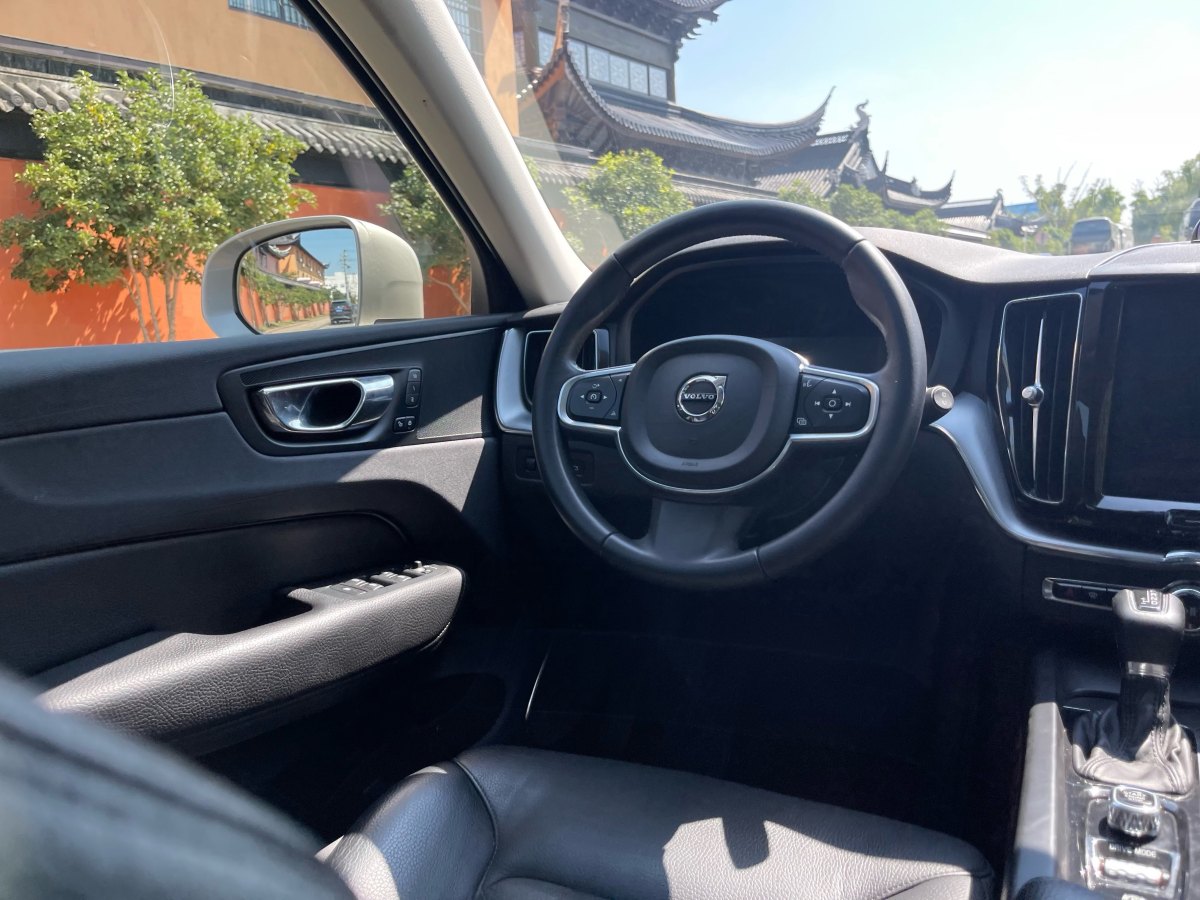 沃爾沃 XC60  2018款 T5 四驅(qū)智逸版圖片