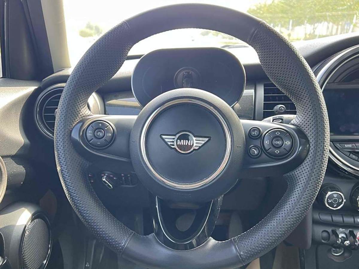 MINI MINI  2021款 1.5T COOPER 經(jīng)典派 五門版圖片