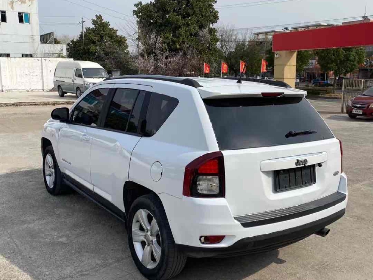 Jeep 指南者  2015款 2.0L 兩驅(qū)豪華版圖片