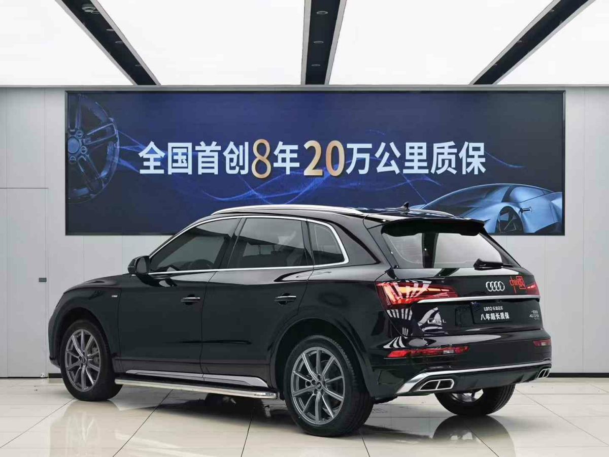 2022年1月奧迪 奧迪Q5 e-tron  2022款 40 e-tron 星耀型 機(jī)甲套裝