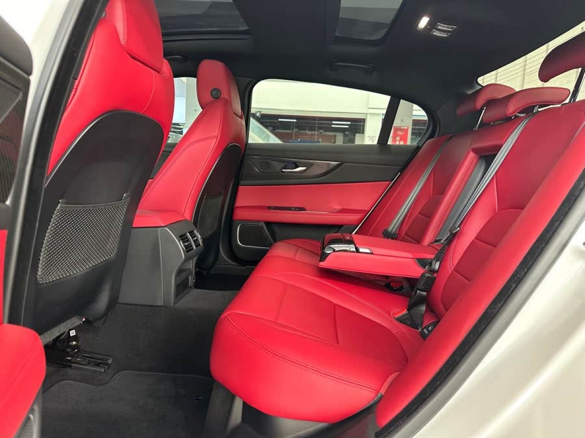 捷豹 XEL  2021款 2.0T 250PS 曜黑運(yùn)動(dòng)版圖片