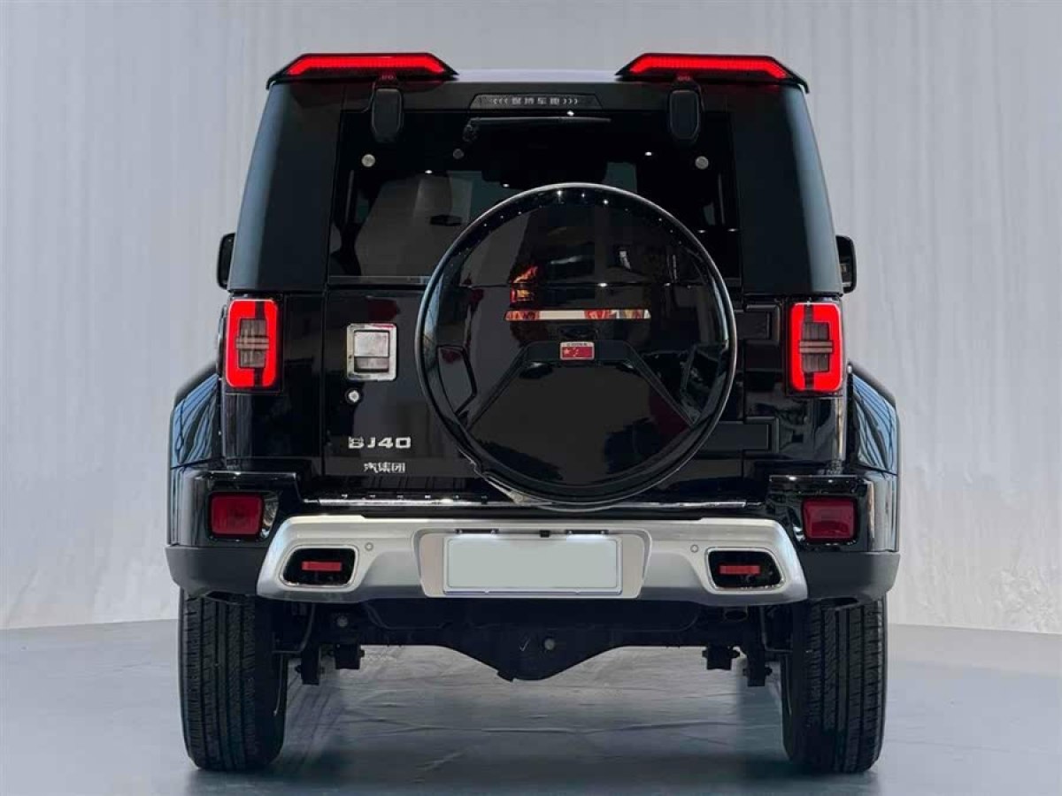 北京 BJ40  2020款 2.0T 自動(dòng)兩驅(qū)城市獵人版先鋒型圖片