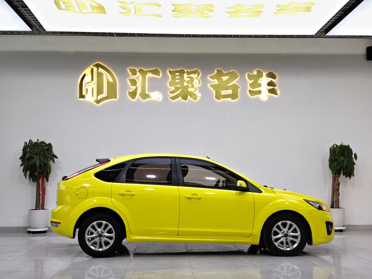 福特 ?？怂? 2011款 兩廂 1.8L 自動(dòng)時(shí)尚型圖片