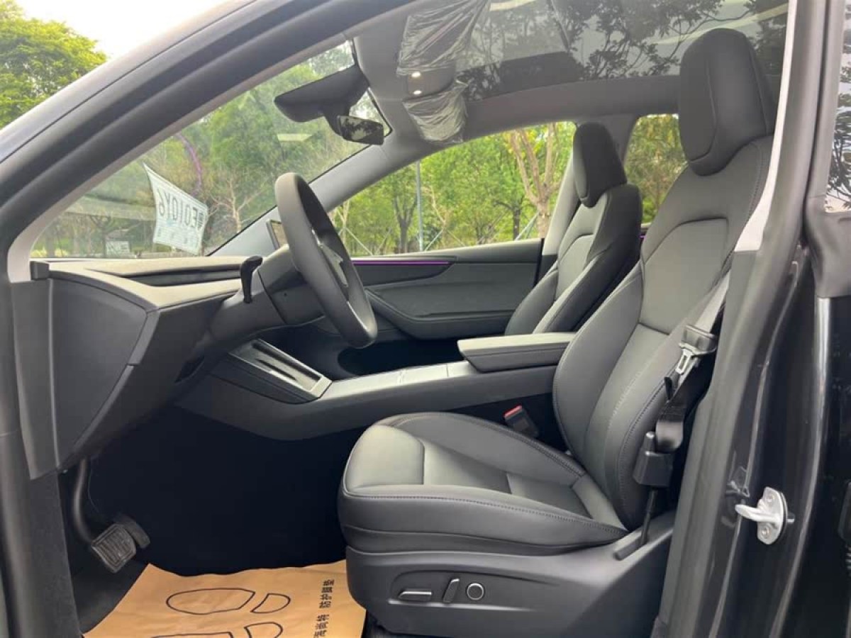 特斯拉 Model Y  2025款 后輪驅(qū)動(dòng)版圖片