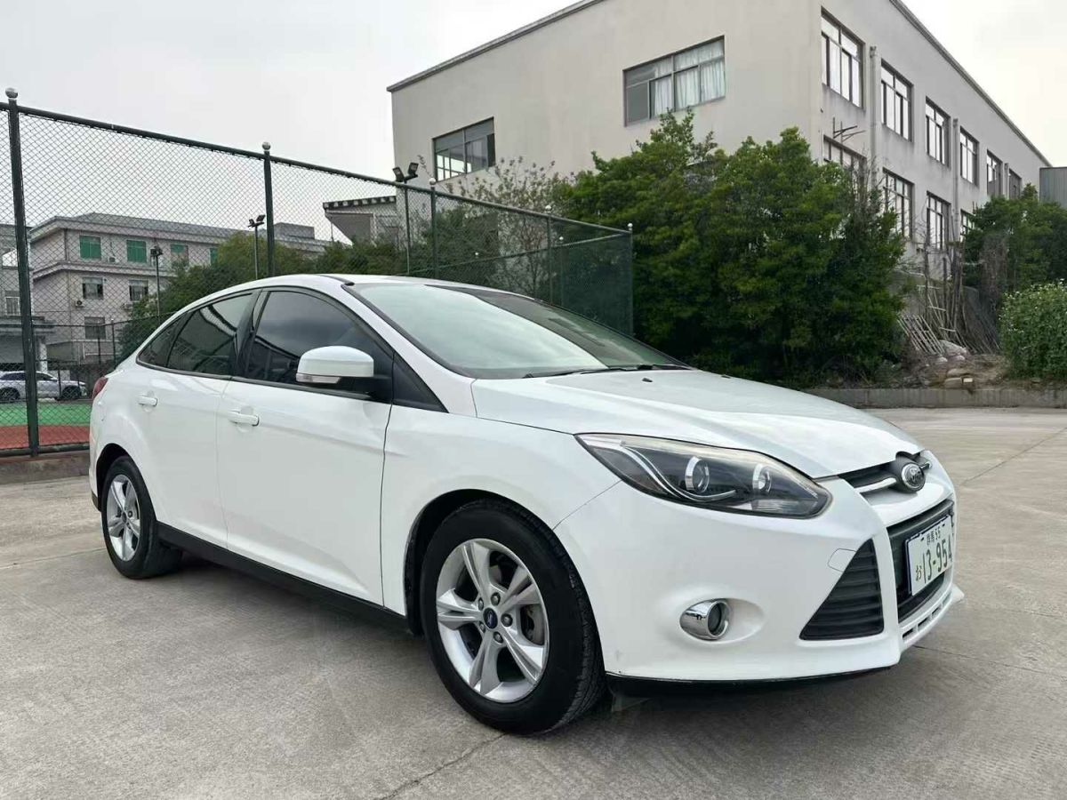 福特 ?？怂? 2014款 兩廂經(jīng)典 1.8L 自動酷白典藏版圖片