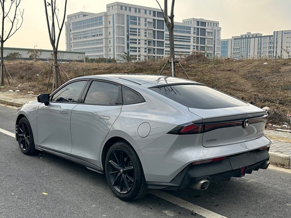 長(zhǎng)安 長(zhǎng)安UNI-V  2022款 1.5T 尊貴型圖片