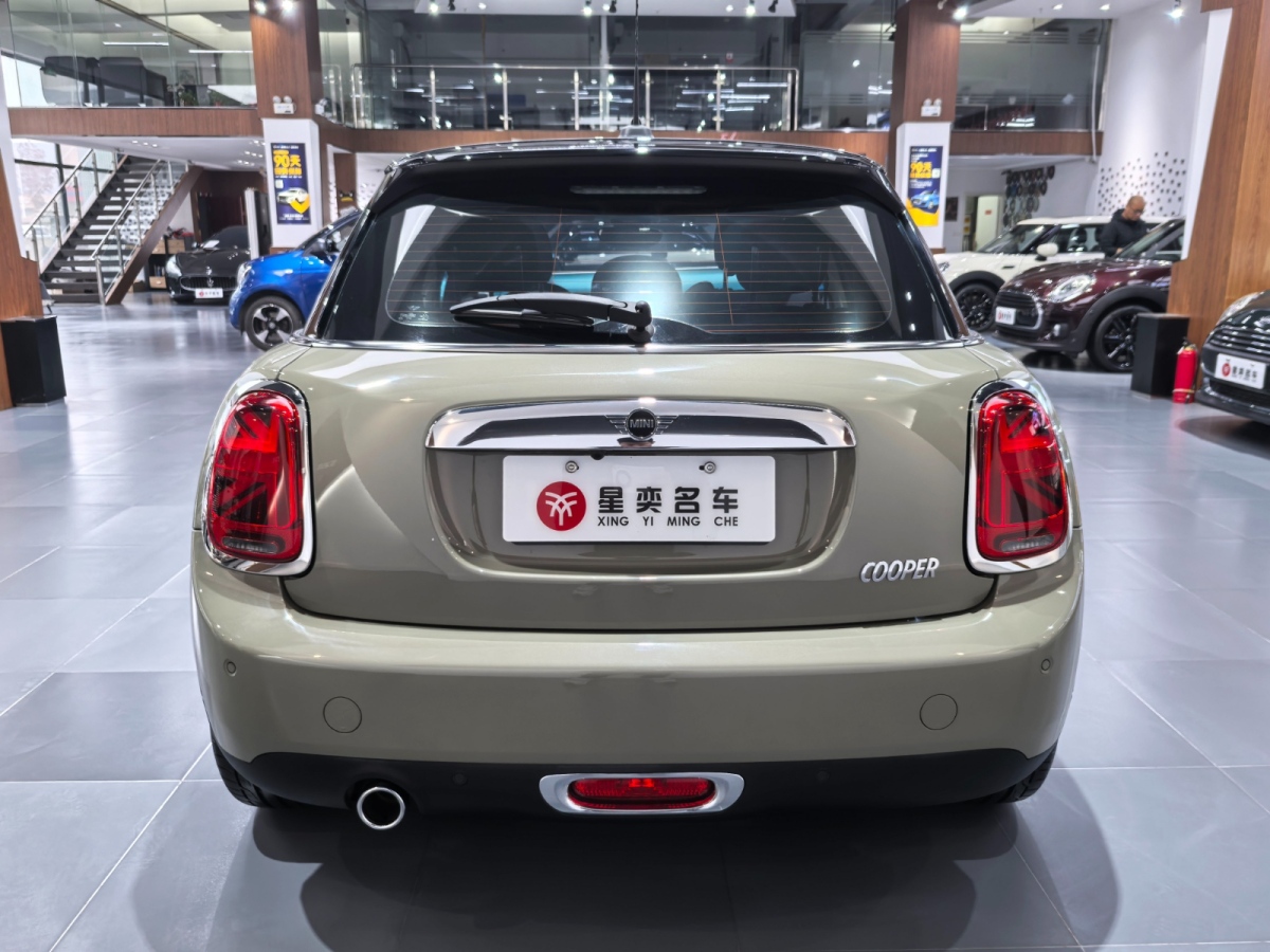 MINI MINI  2019款 1.5T COOPER 藝術(shù)家 五門版圖片