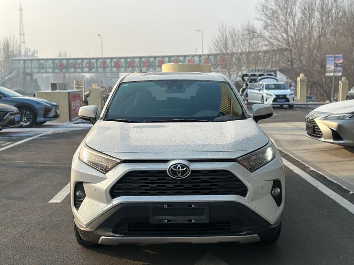 豐田 RAV4榮放  2022款 2.0L CVT兩驅(qū)風(fēng)尚版圖片