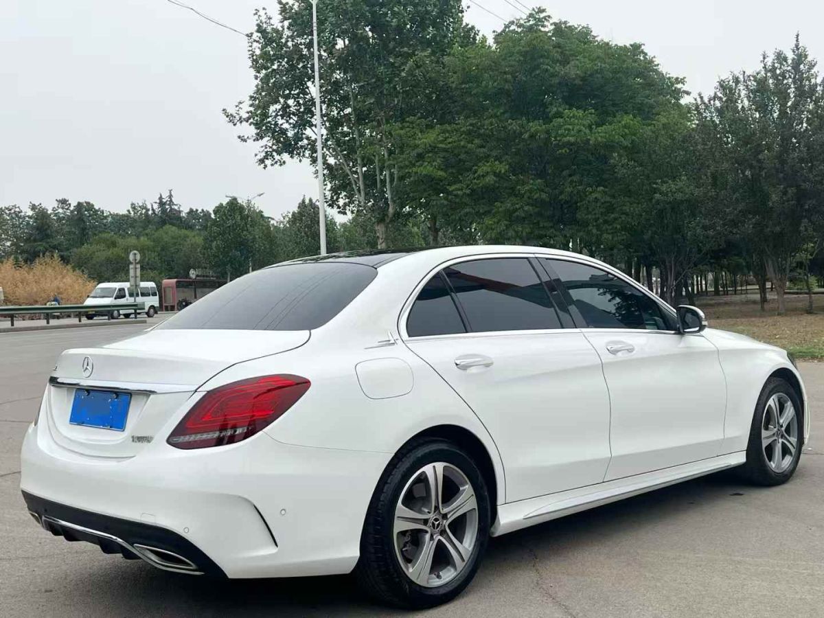 奔馳 V級(jí)  2022款 V 260 L 長(zhǎng)軸距尊貴版圖片