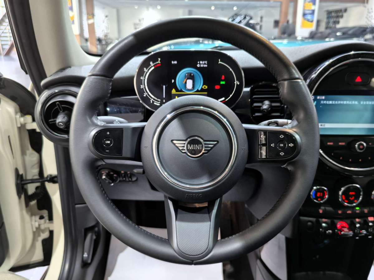 MINI MINI  2022款 1.5T COOPER 經(jīng)典派圖片