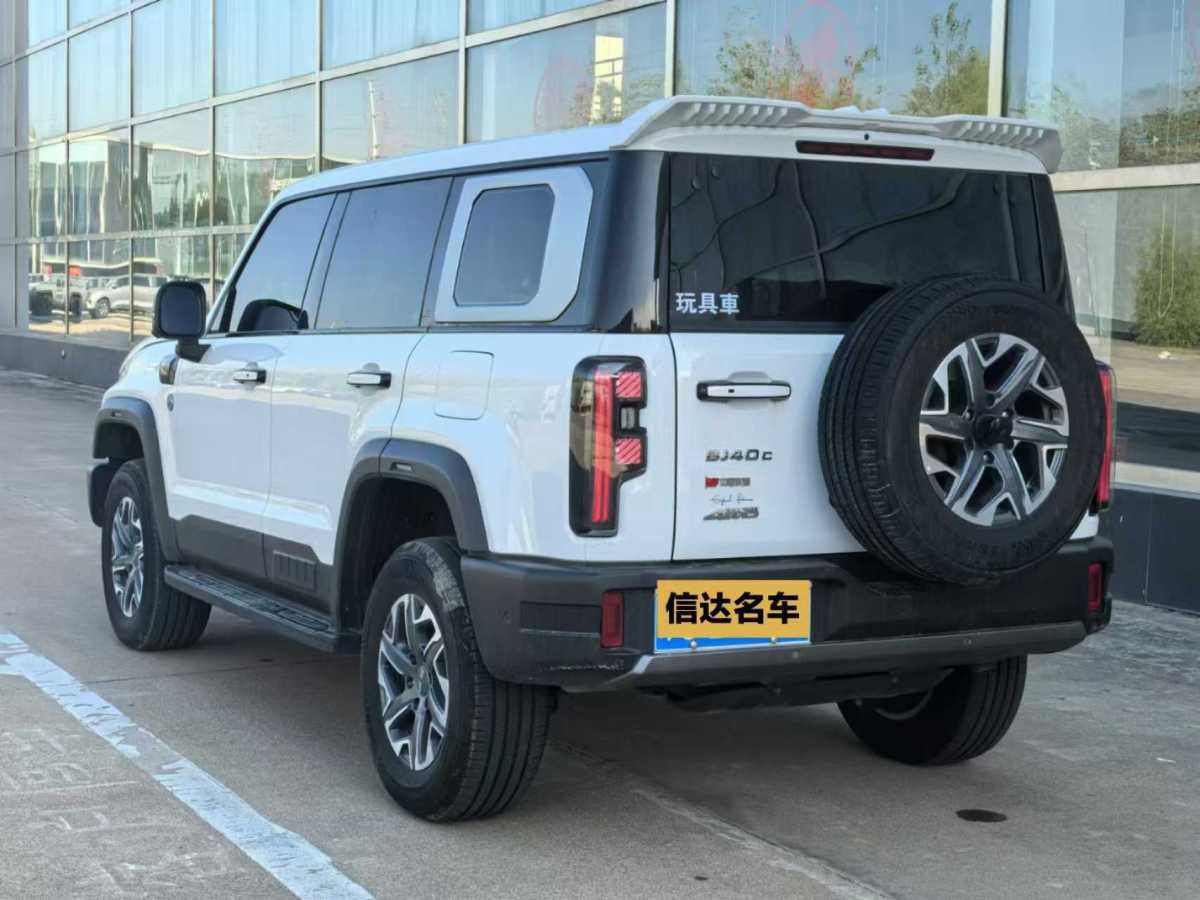 北京 BJ40  2020款 2.0T 自動(dòng)兩驅(qū)城市獵人版?zhèn)b客型圖片