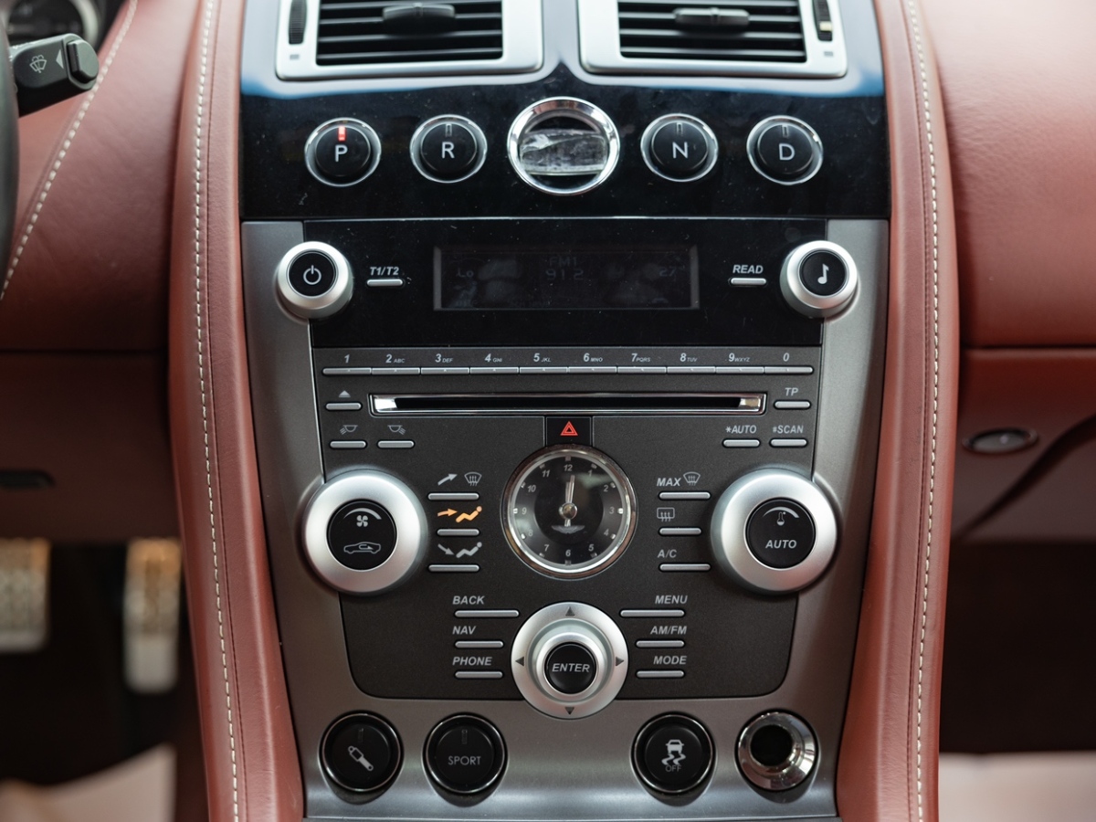 阿斯顿·马丁 阿斯顿・马丁DB9  2011款 6.0L Touchtronic Coupe图片