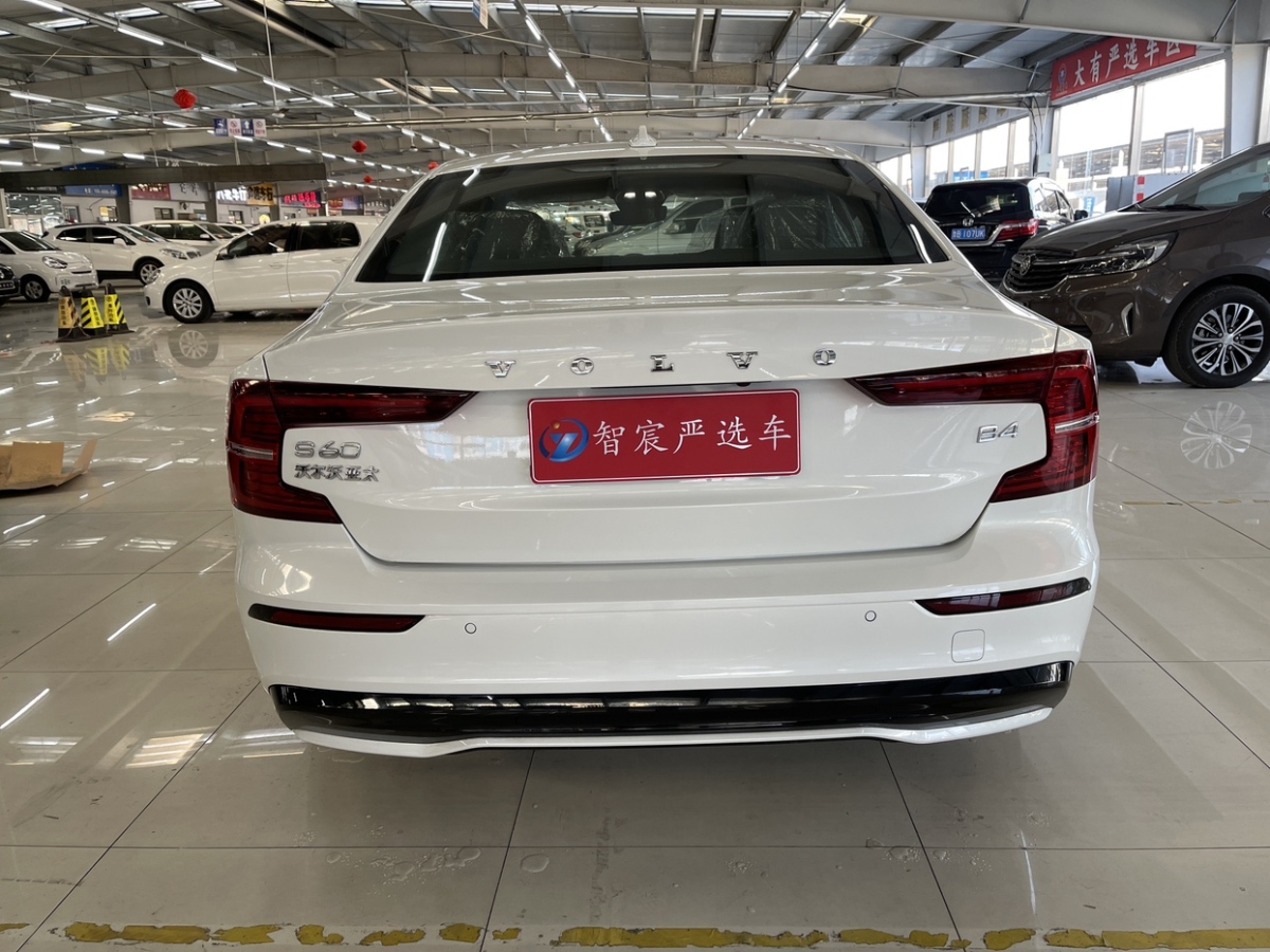 沃爾沃 S60L  2024款 B4 智遠(yuǎn)運(yùn)動版圖片