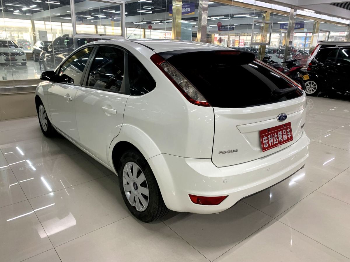 福特 ?？怂? 2013款 兩廂經典 1.8L 自動基本型圖片