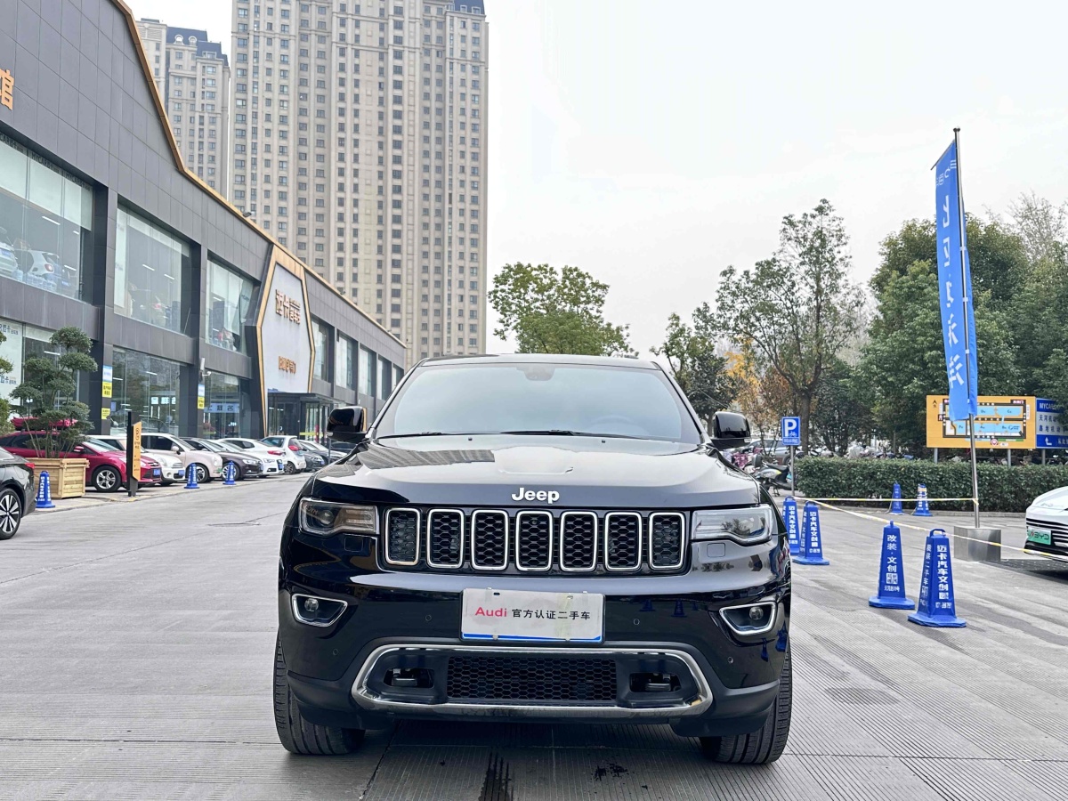 Jeep 大切諾基  2020款 3.0L 精英導(dǎo)航版圖片