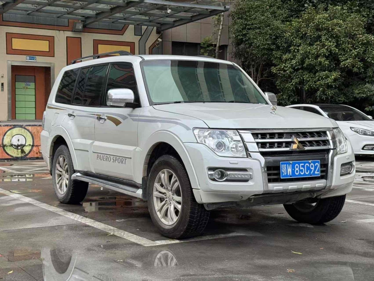 三菱 帕杰罗  2007款 3.8 五门GLS 旗舰天窗版图片