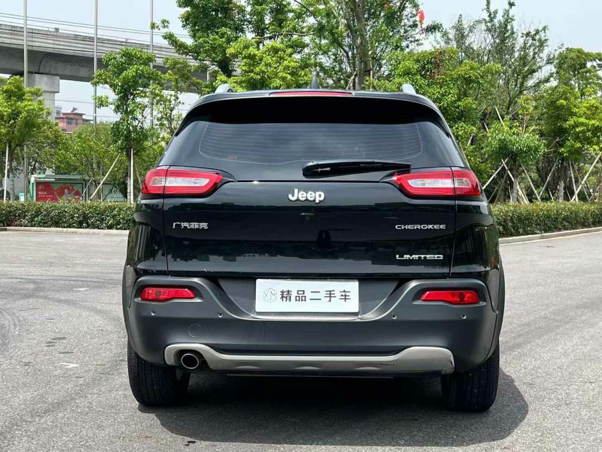 Jeep 自由俠  2018款 互聯(lián)大屏版 180T 自動(dòng)動(dòng)能版+圖片