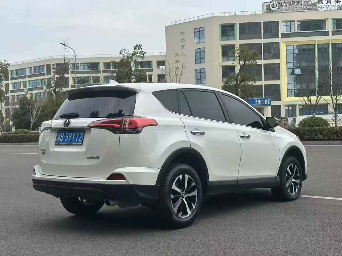 豐田 RAV4榮放  2018款 2.0L CVT兩驅(qū)風(fēng)尚X版圖片