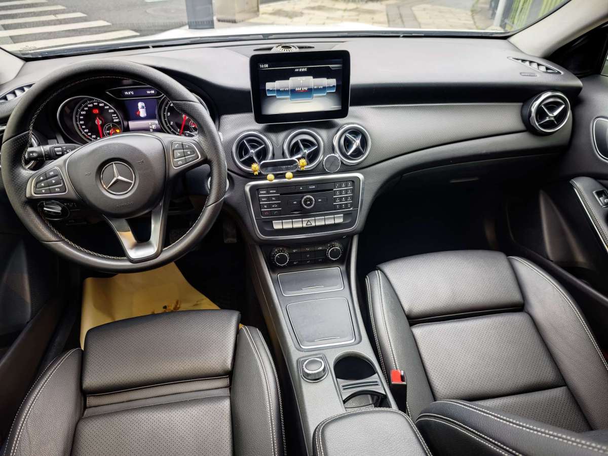 2018年2月奔驰 奔驰GLA  2017款 GLA 200 动感型