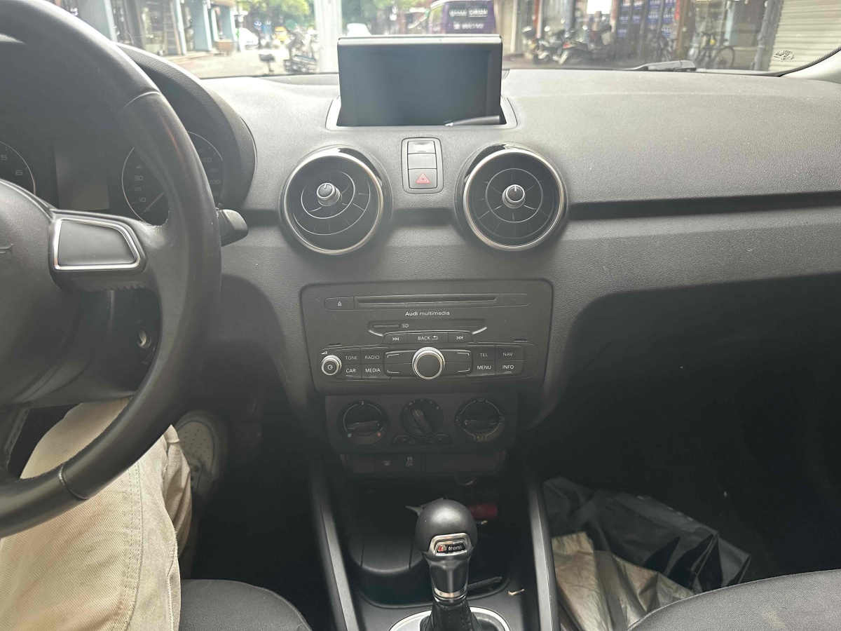 奧迪 奧迪A1  2014款 30 TFSI Sportback時尚型圖片