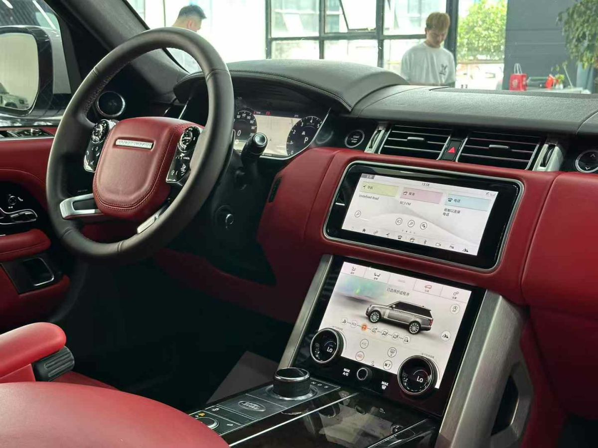 路虎 攬勝  2020款 3.0 L6 傳世加長(zhǎng)版圖片