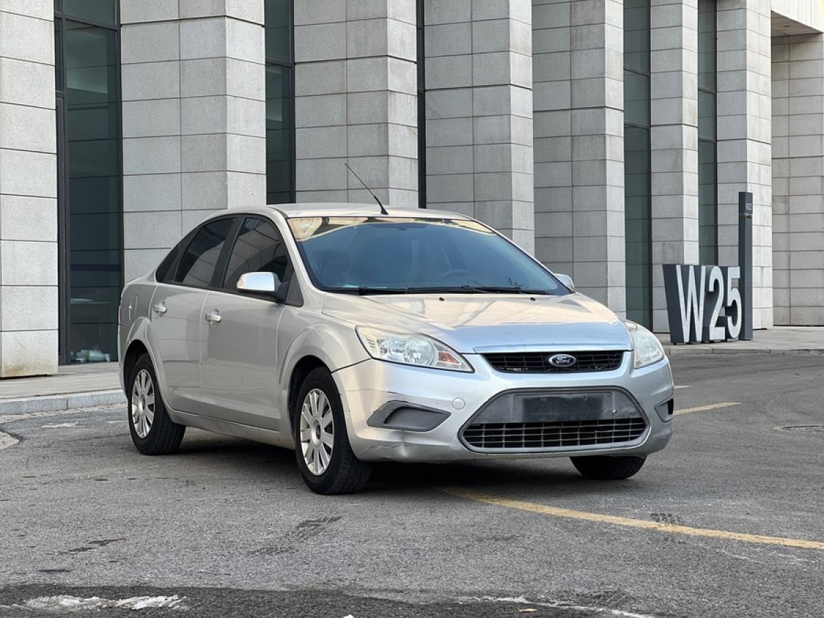 福特 ?？怂? 2012款 三廂經(jīng)典 1.8L 手動基本型圖片