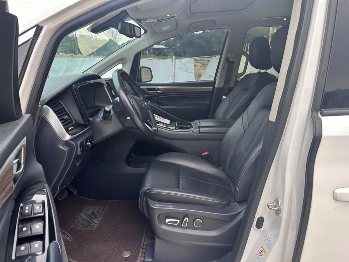 廣汽傳祺 M8  2021款 領(lǐng)秀系列 390T 尊貴版圖片