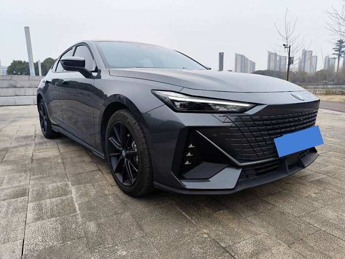 長(zhǎng)安 長(zhǎng)安UNI-V  2023款 1.5T 尊貴型圖片