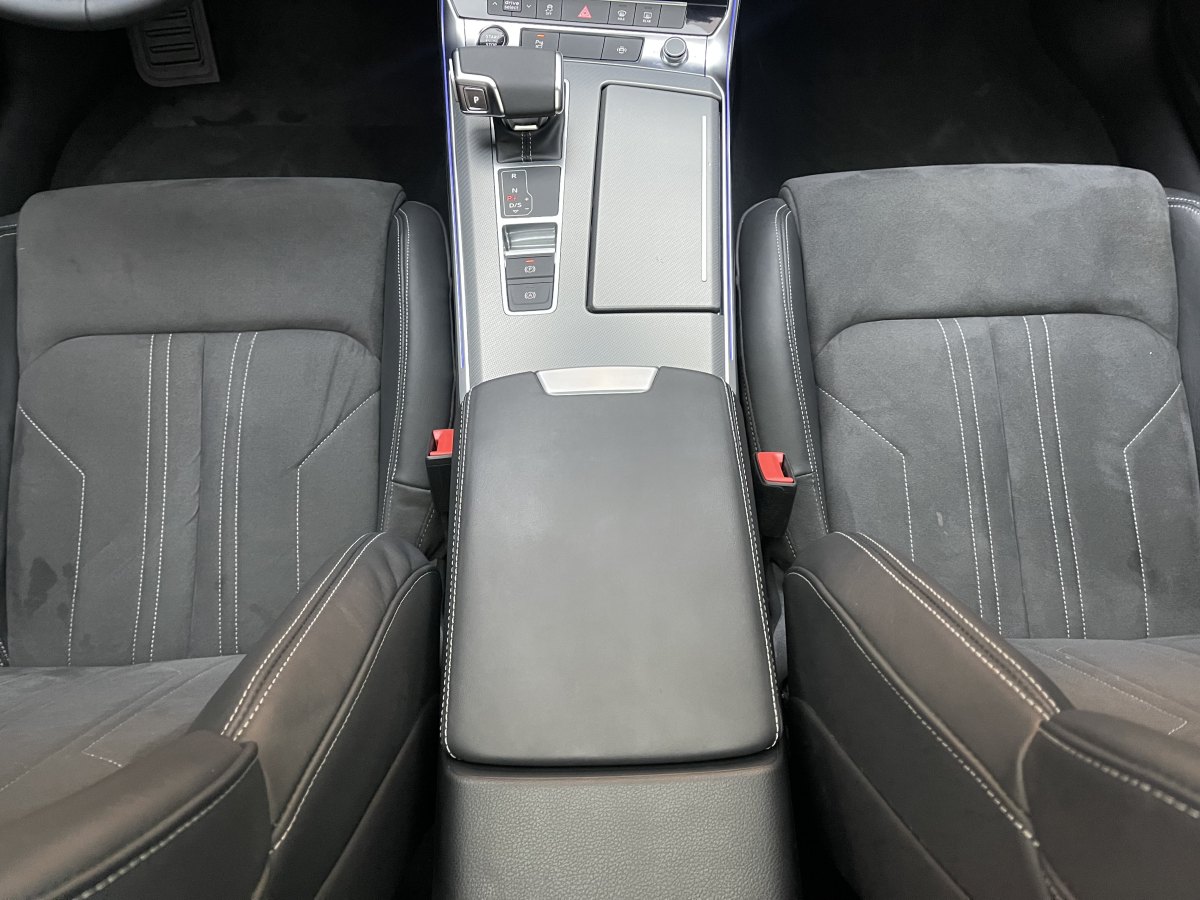 奧迪 奧迪A7L  2024款 45TFSI S-line 筑夢(mèng)型 流晶套裝圖片