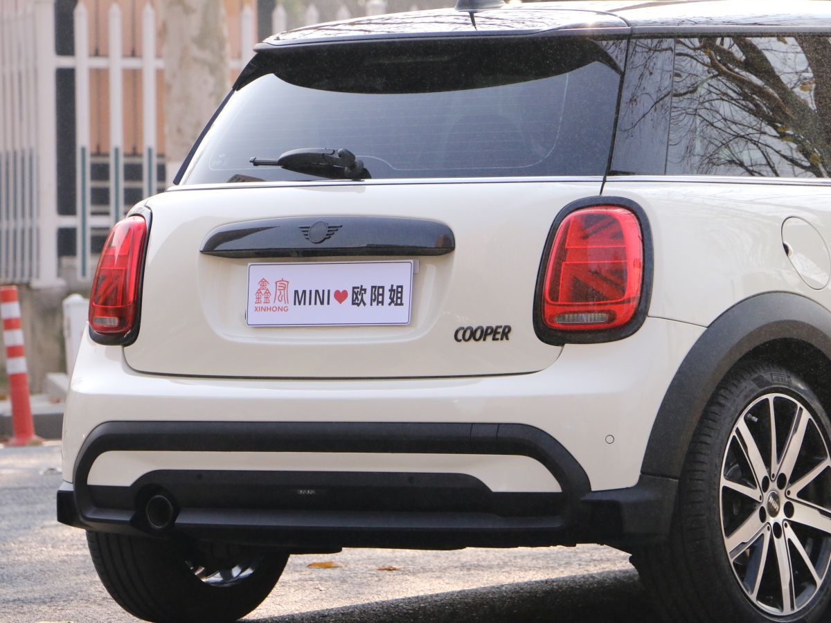 MINI MINI  2023款 改款 1.5T COOPER 藝術(shù)家圖片