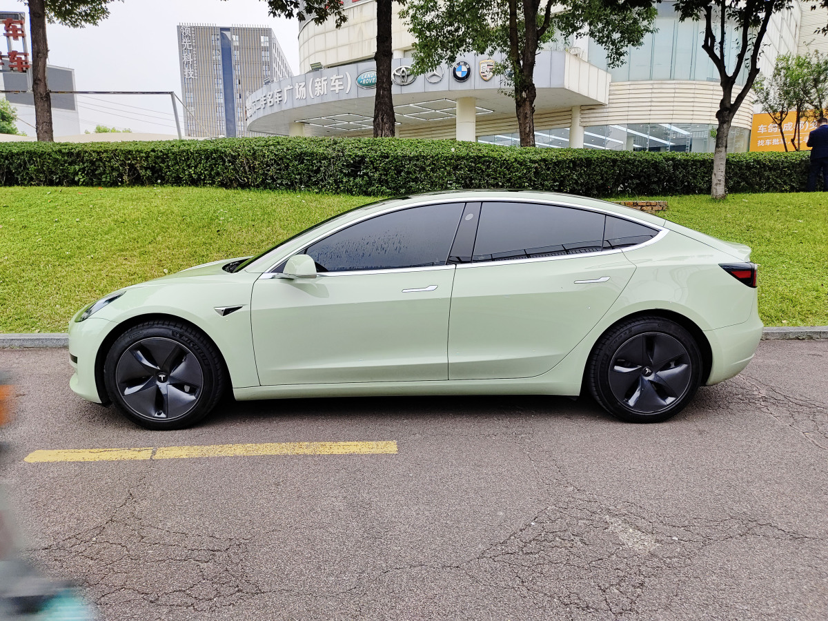 特斯拉 Model Y  2020款 改款 標(biāo)準(zhǔn)續(xù)航后驅(qū)升級版圖片