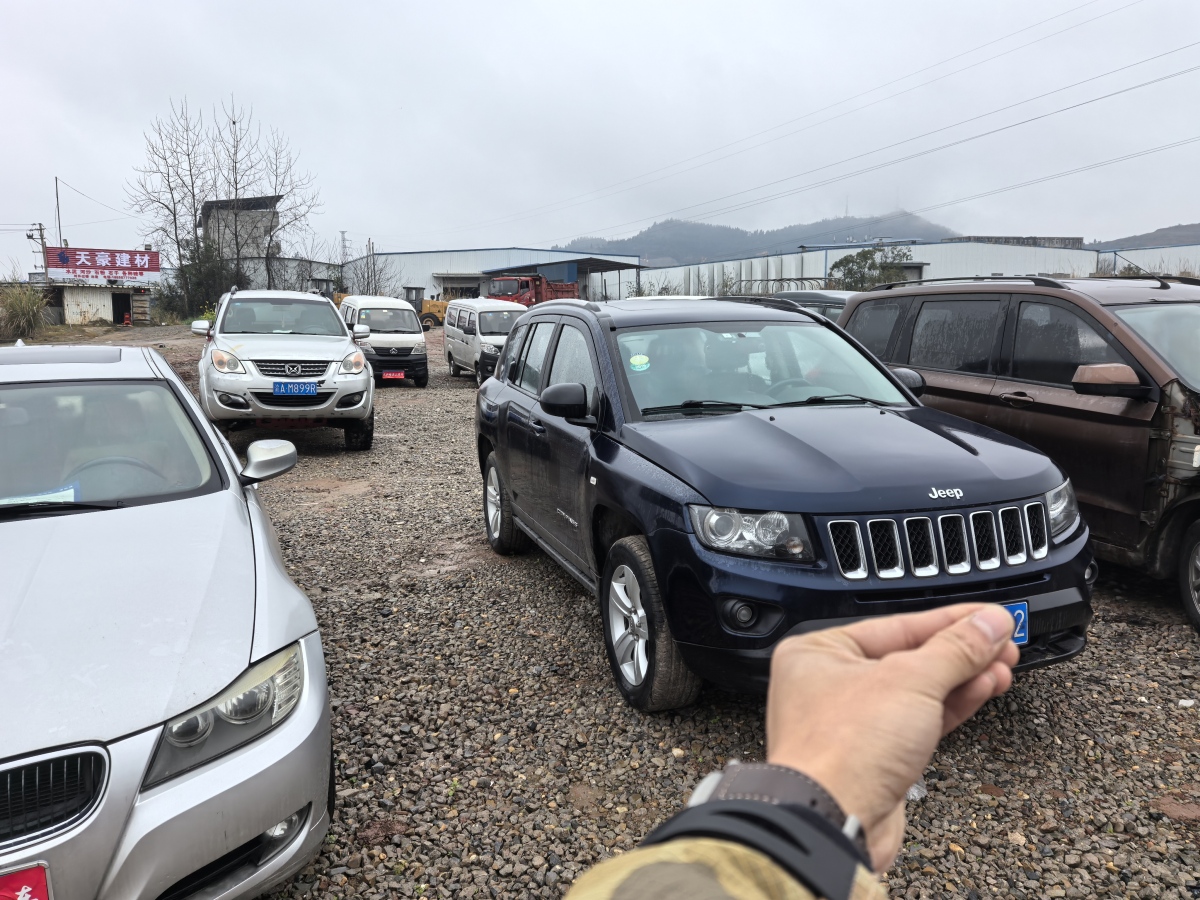 2013年11月Jeep 指南者  2014款 2.0L 兩驅(qū)都市版