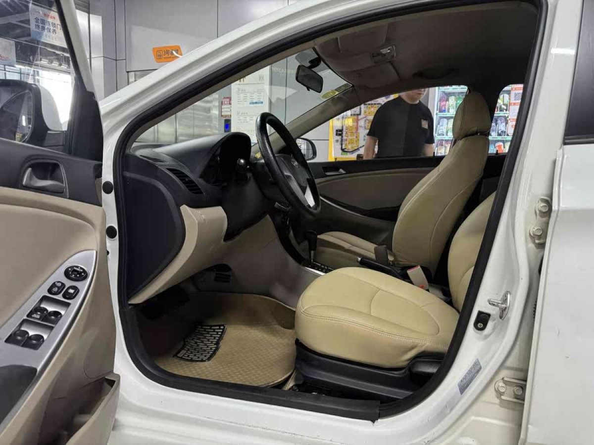 現(xiàn)代 瑞納  2014款 1.4L 自動智能型GLS圖片