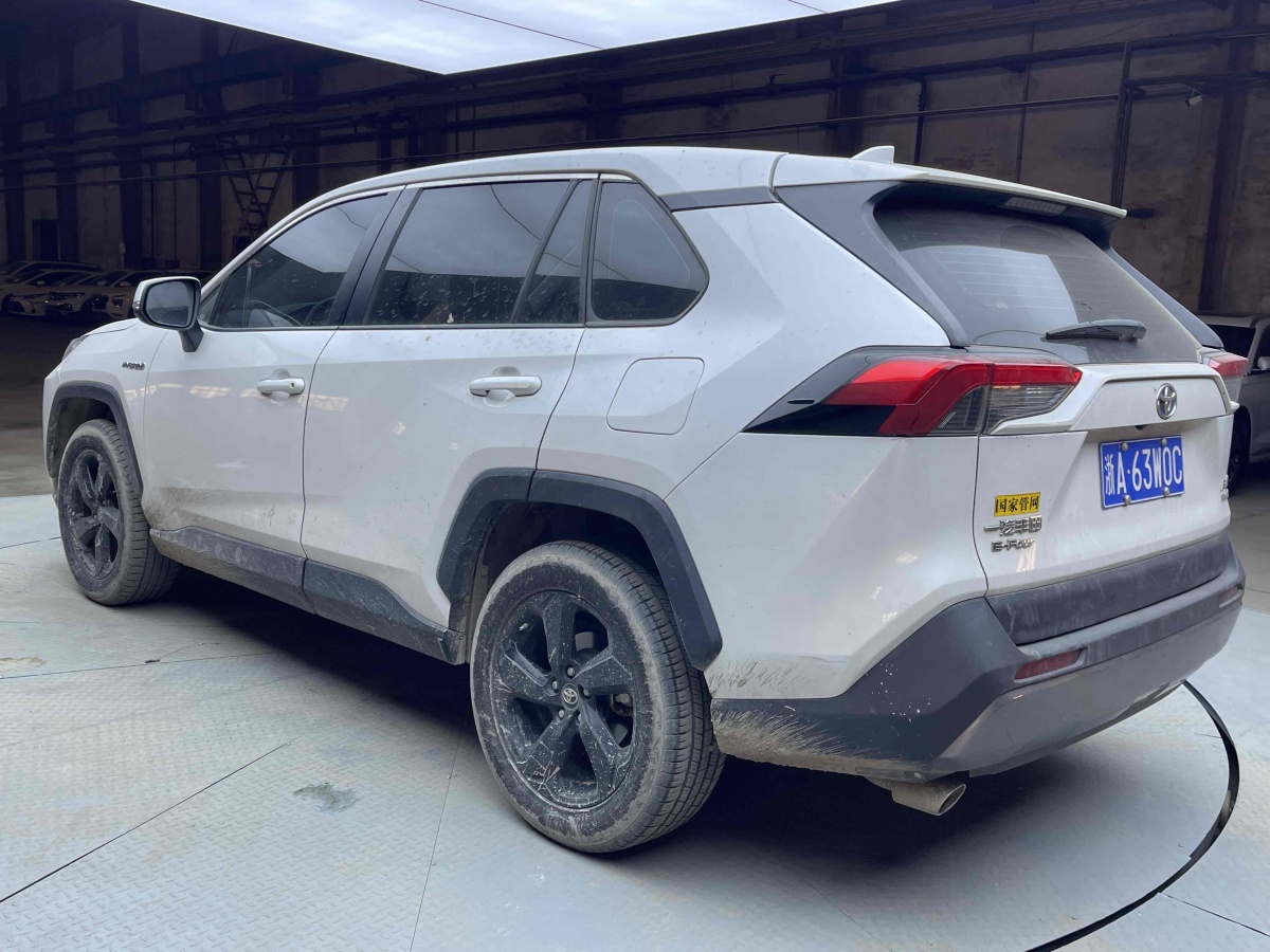 豐田 RAV4榮放  2022款 雙擎 2.5L CVT四驅(qū)旗艦版圖片