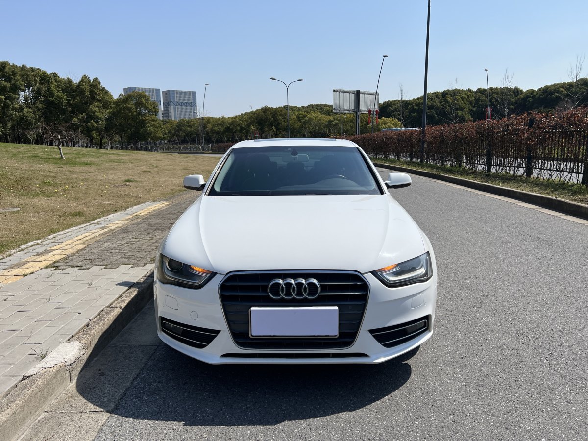 2015年3月奧迪 奧迪A4L  2015款 35 TFSI 自動(dòng)舒適型