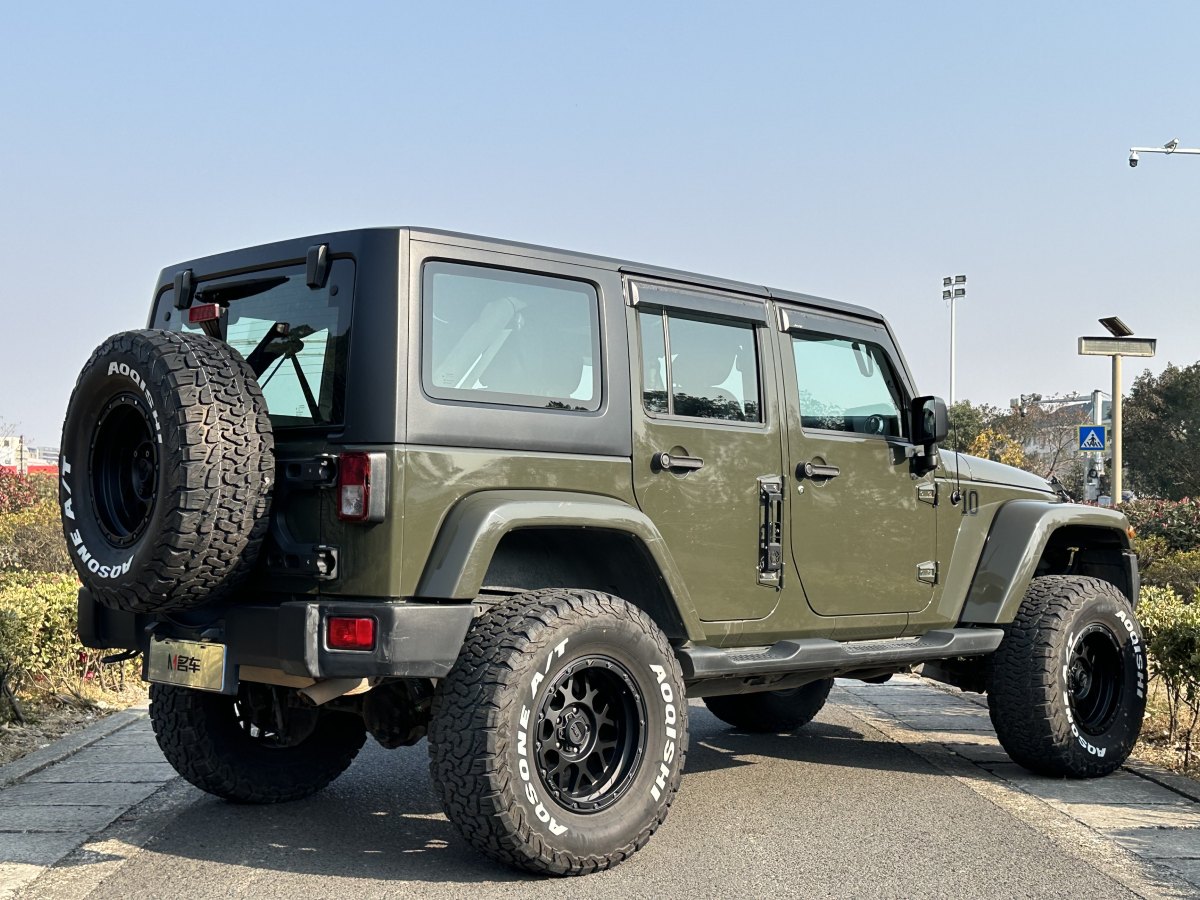 Jeep 牧馬人  2015款 3.0L Sahara 四門(mén)舒享版圖片