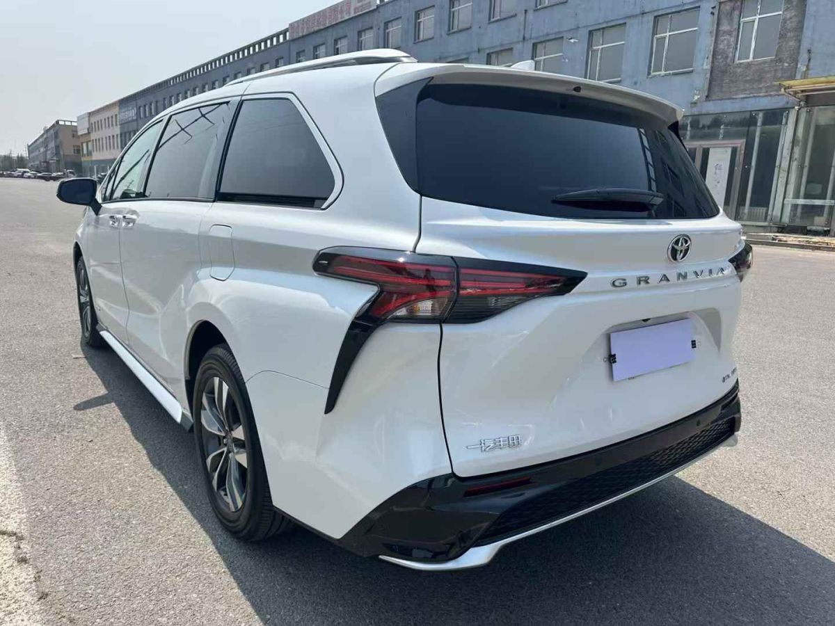 豐田 凱美瑞  2025款 雙擎 2.0HG 光輝版圖片