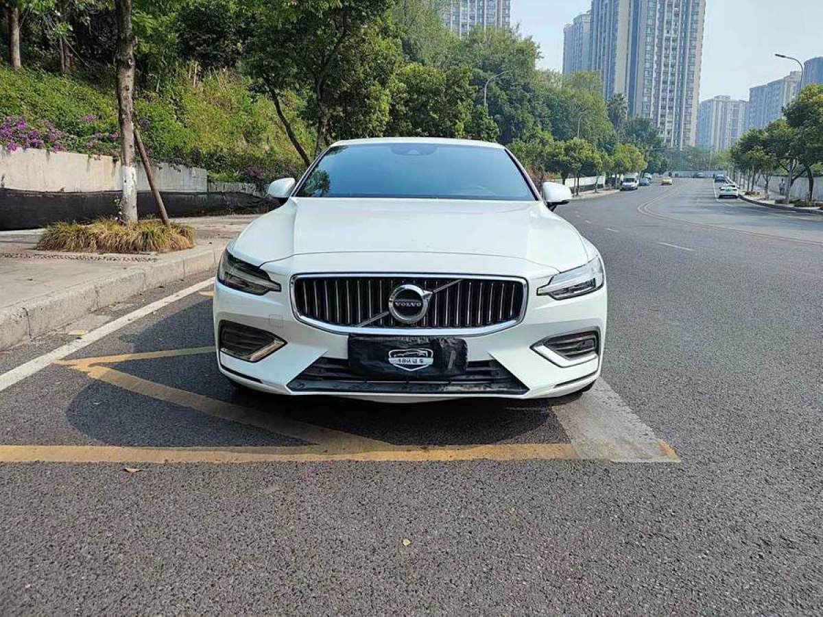 2020年12月沃爾沃 S60L  2021款 T4 智遠(yuǎn)豪華版