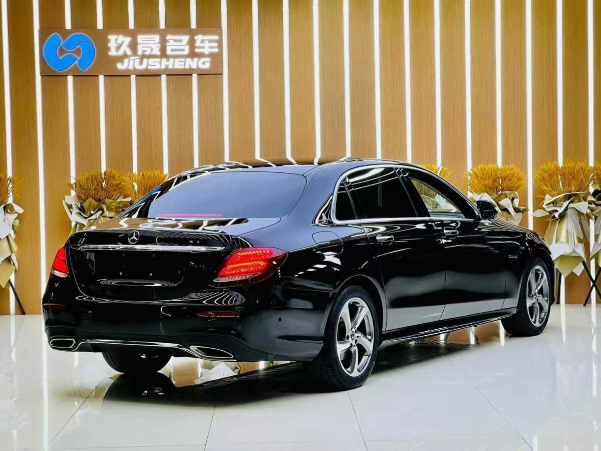 奔馳 奔馳A級  2019款  A 220 L 4MATIC 運動轎車圖片