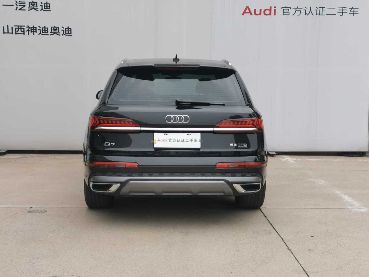 奧迪 奧迪Q7  2023款 55 TFSI quattro S line冰雪運(yùn)動(dòng)版圖片