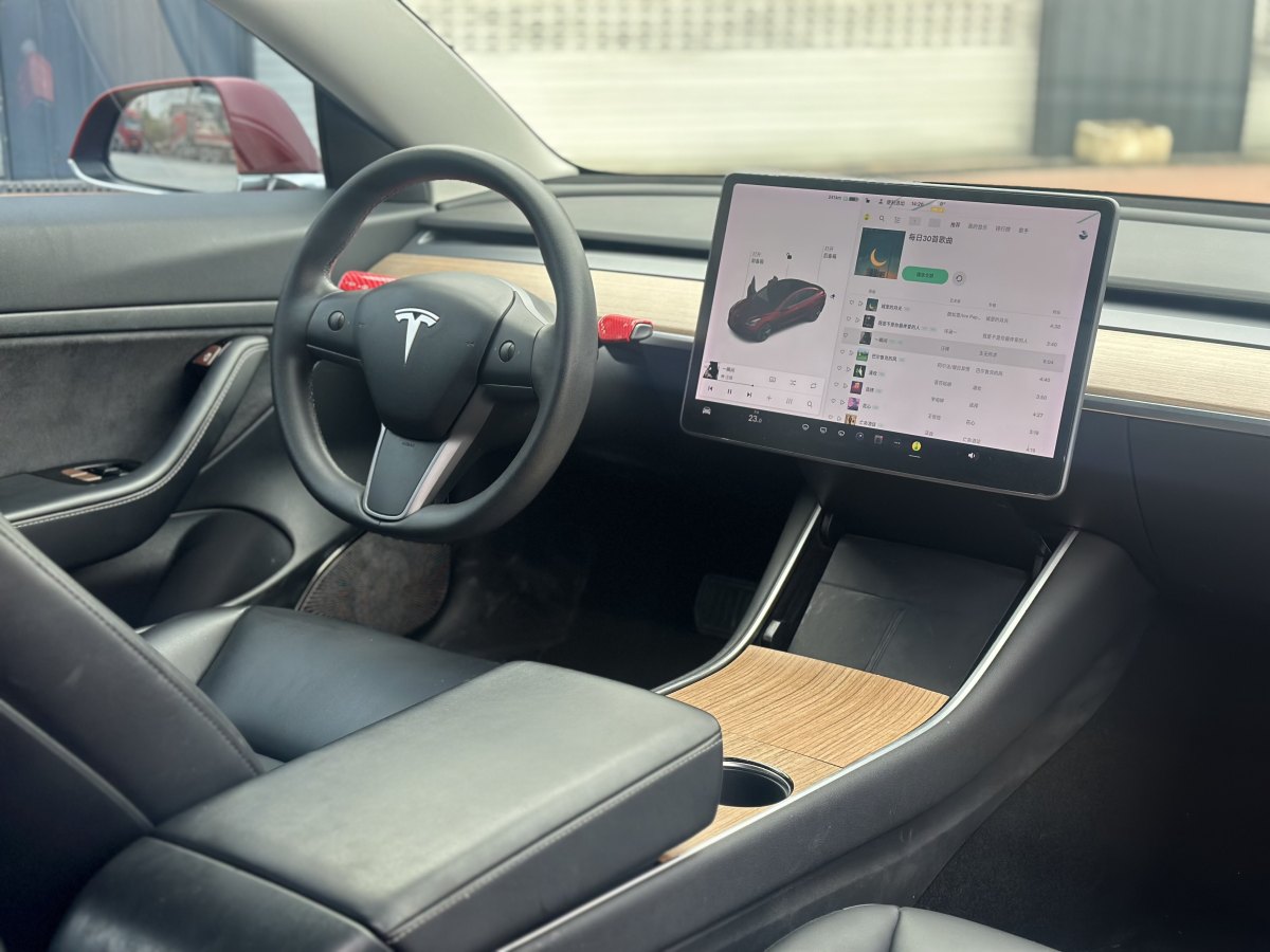 特斯拉 Model 3  2019款 標(biāo)準(zhǔn)續(xù)航后驅(qū)升級版圖片