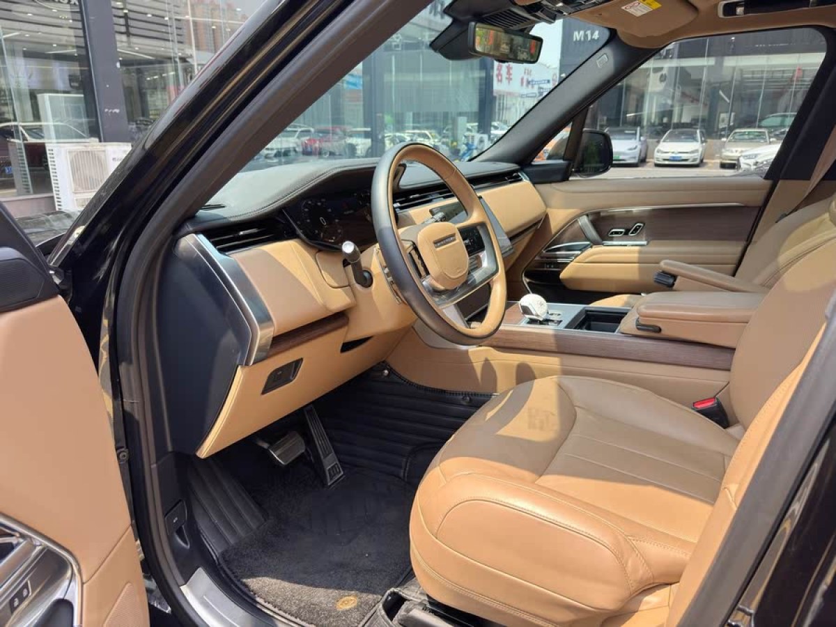 路虎 攬勝  2024款 3.0 L6 400PS 創(chuàng)世加長版圖片