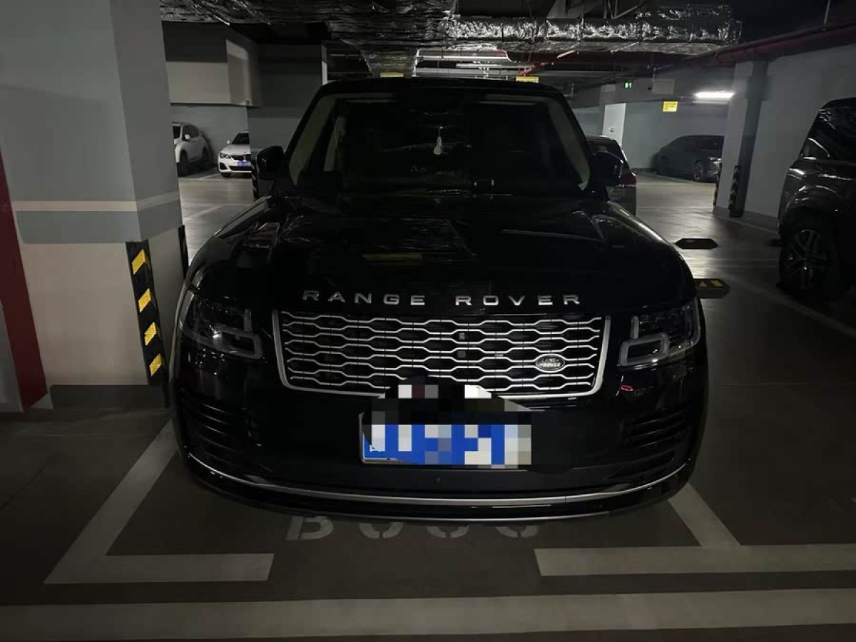 路虎 攬勝  2020款 3.0 L6 傳世加長(zhǎng)版圖片