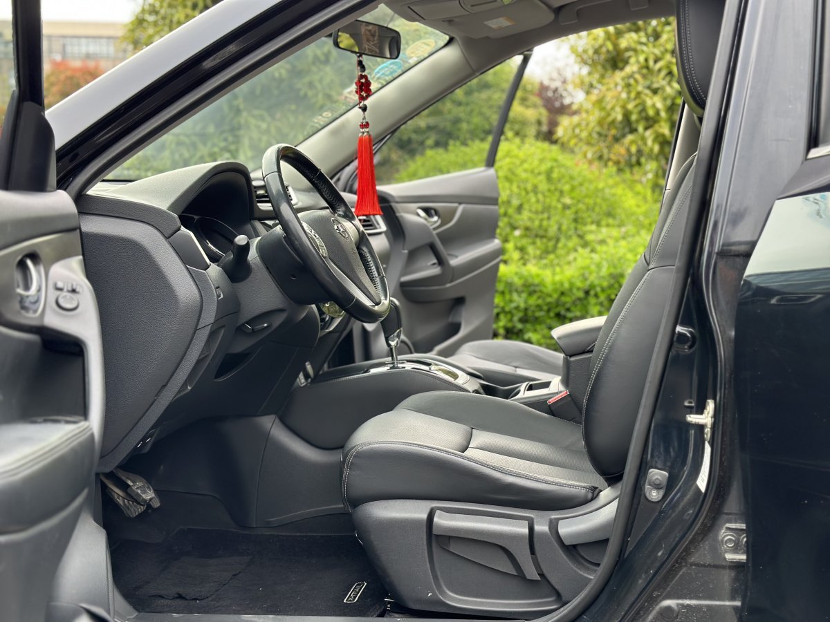 2014年10月日产 奇骏  2014款 2.0L CVT舒适版 2WD