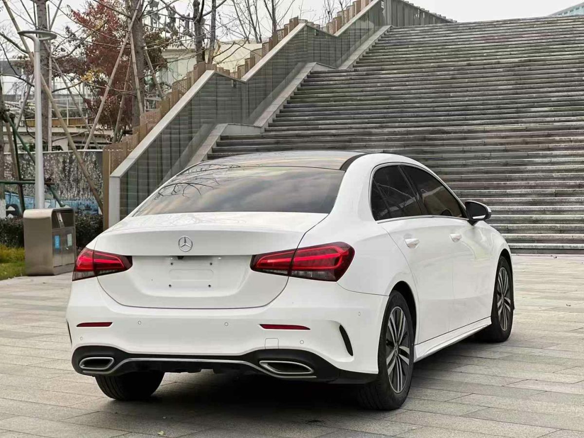 奔馳 奔馳A級  2019款  A 220 L 4MATIC 運動轎車圖片