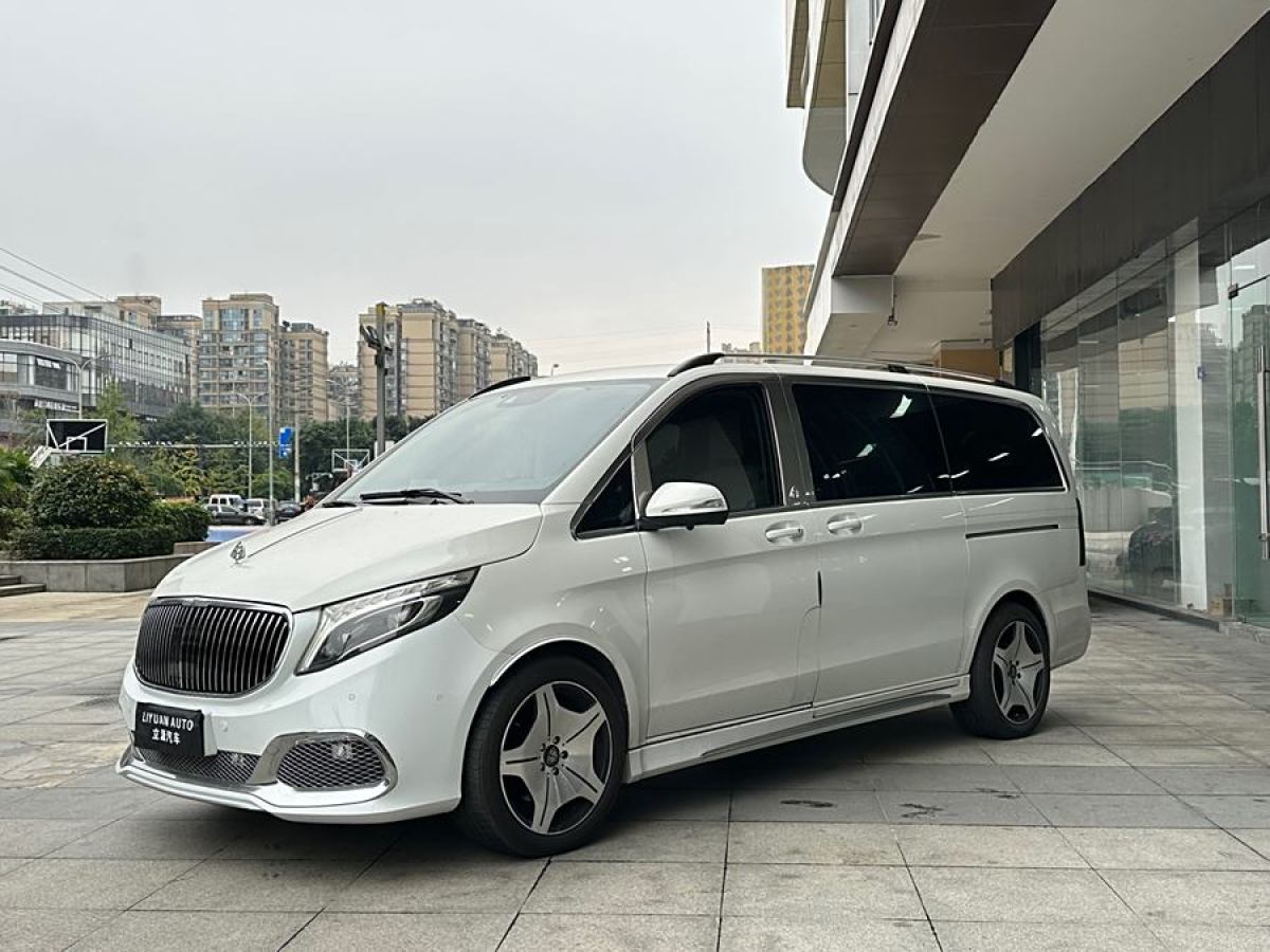 奔馳 V級(jí)  2022款 V 260 領(lǐng)航版圖片