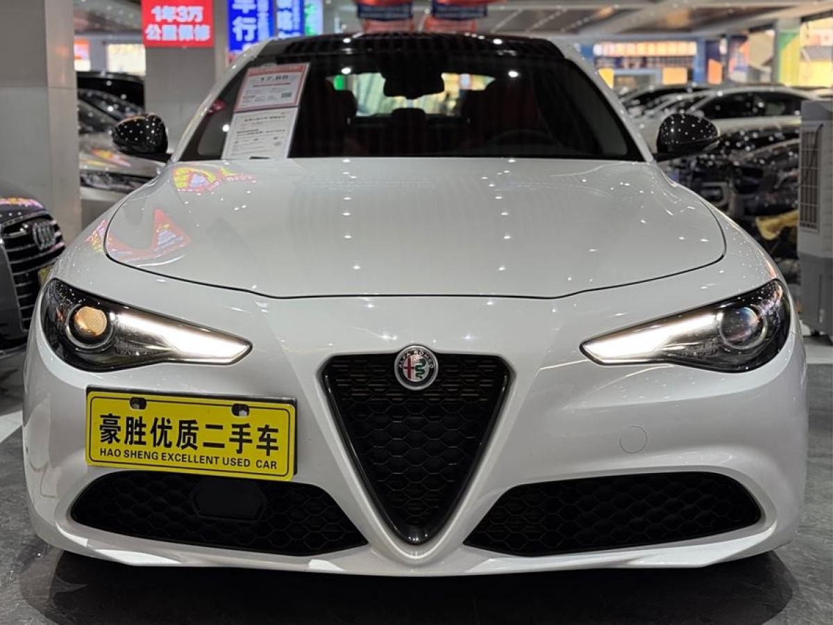 阿爾法·羅密歐 Giulia  2019款 2.0T 280HP Black Package黑標(biāo)限量版圖片