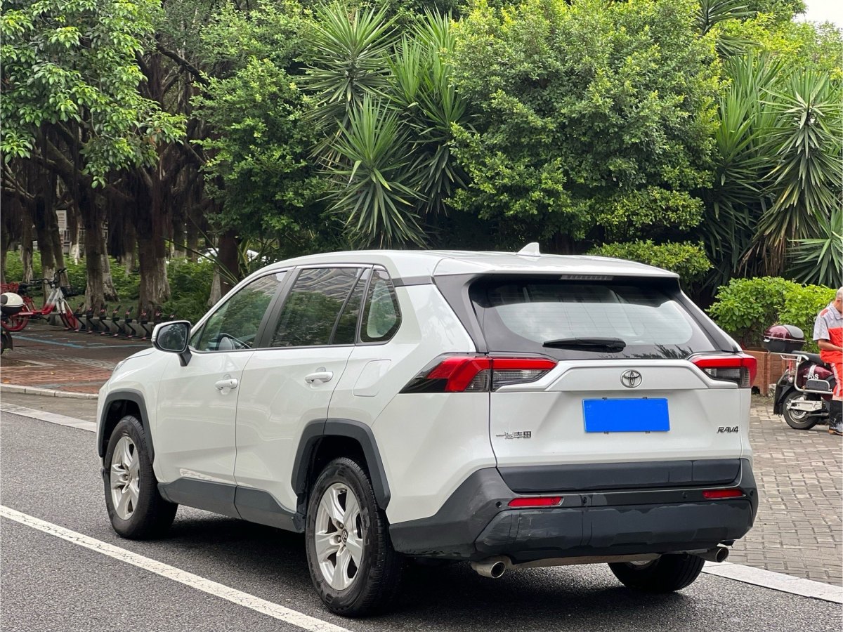 豐田 RAV4  2018款 榮放 2.0L CVT兩驅(qū)風(fēng)尚版圖片